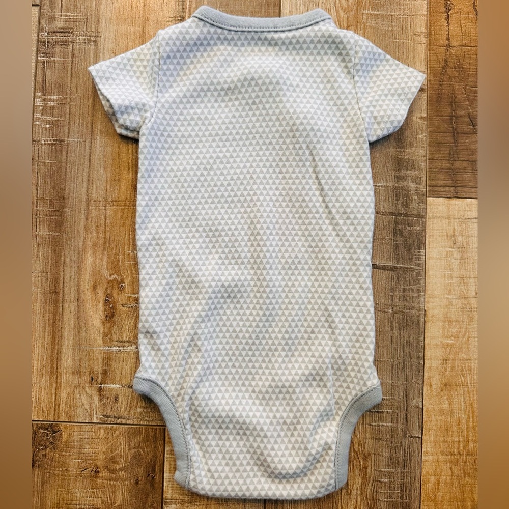 Skip*Hop checkered onesie. Size 6 months - Picture 2 of 3